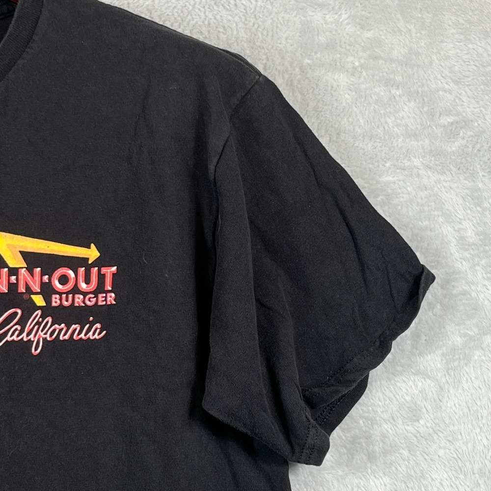 In-N-Out Burger Mens M Graphic T Shirt Black California Cars Palm Trees Retro - Picture 5 of 9